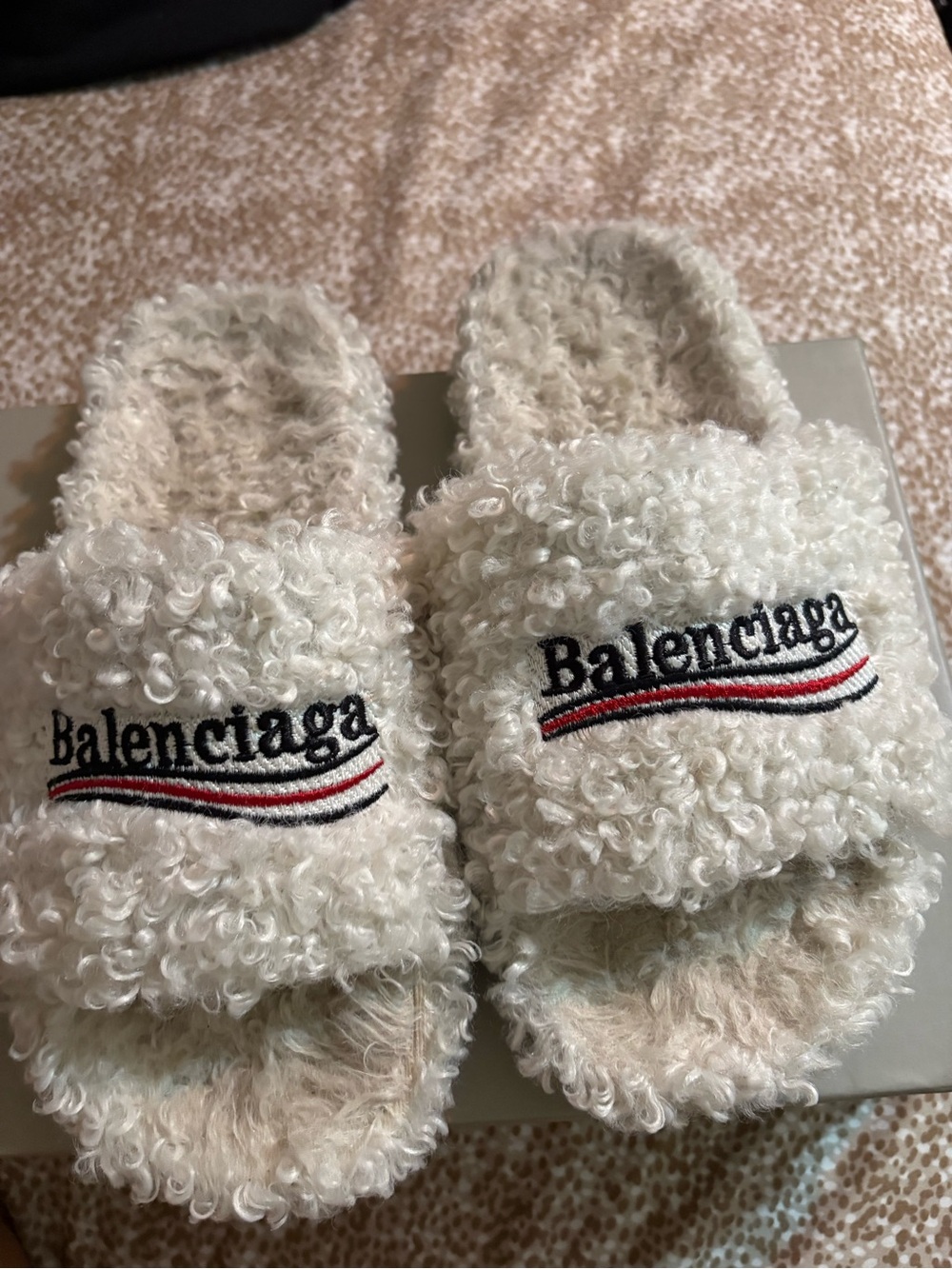 Balenciaga Kids Cream Fuzzy Logo Slide Slippers